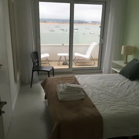 Serene Waterfront Apartament *